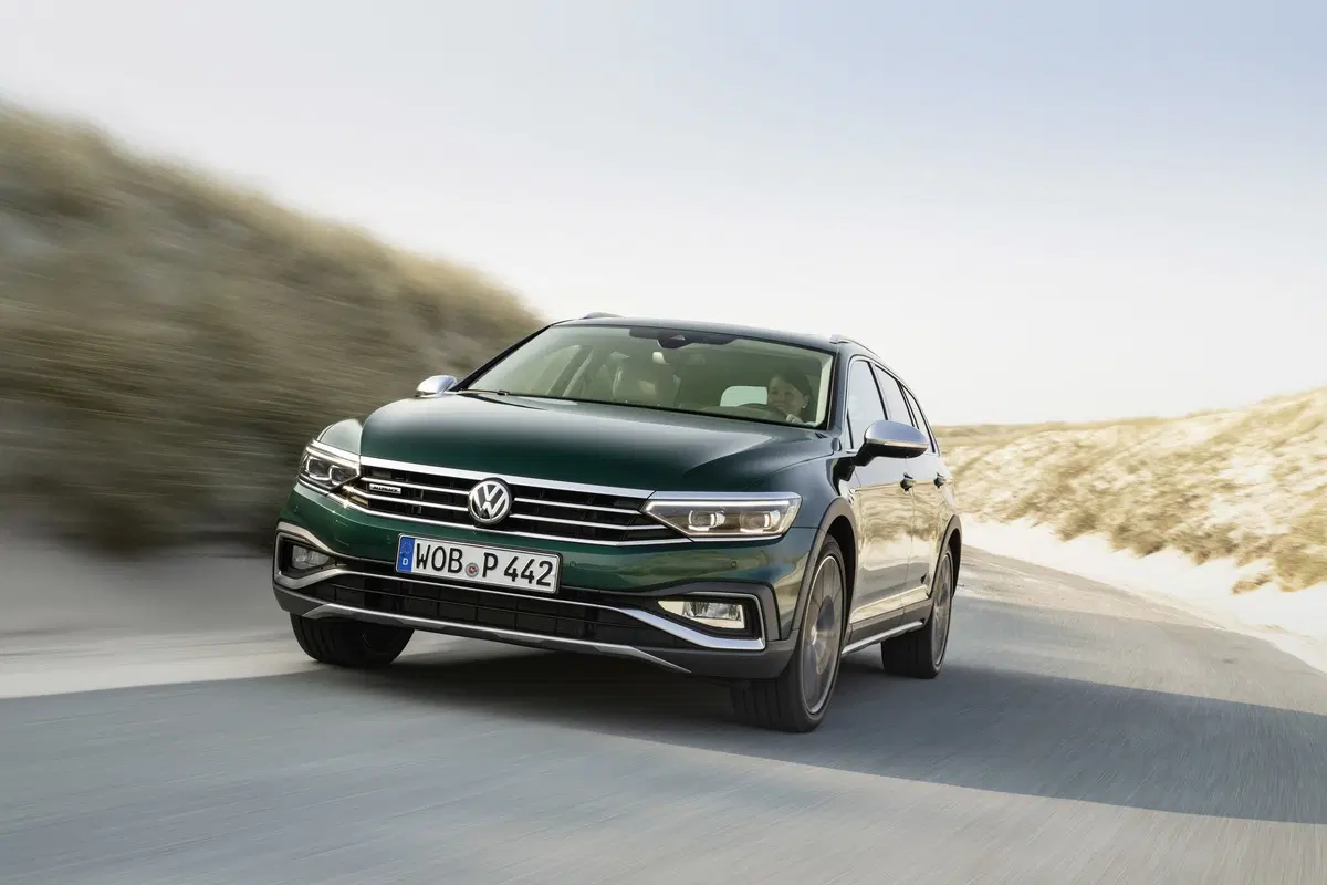 Volkswagen Passat Variant 2019. Diesel, benzina e anche ibrido GTE  (2)