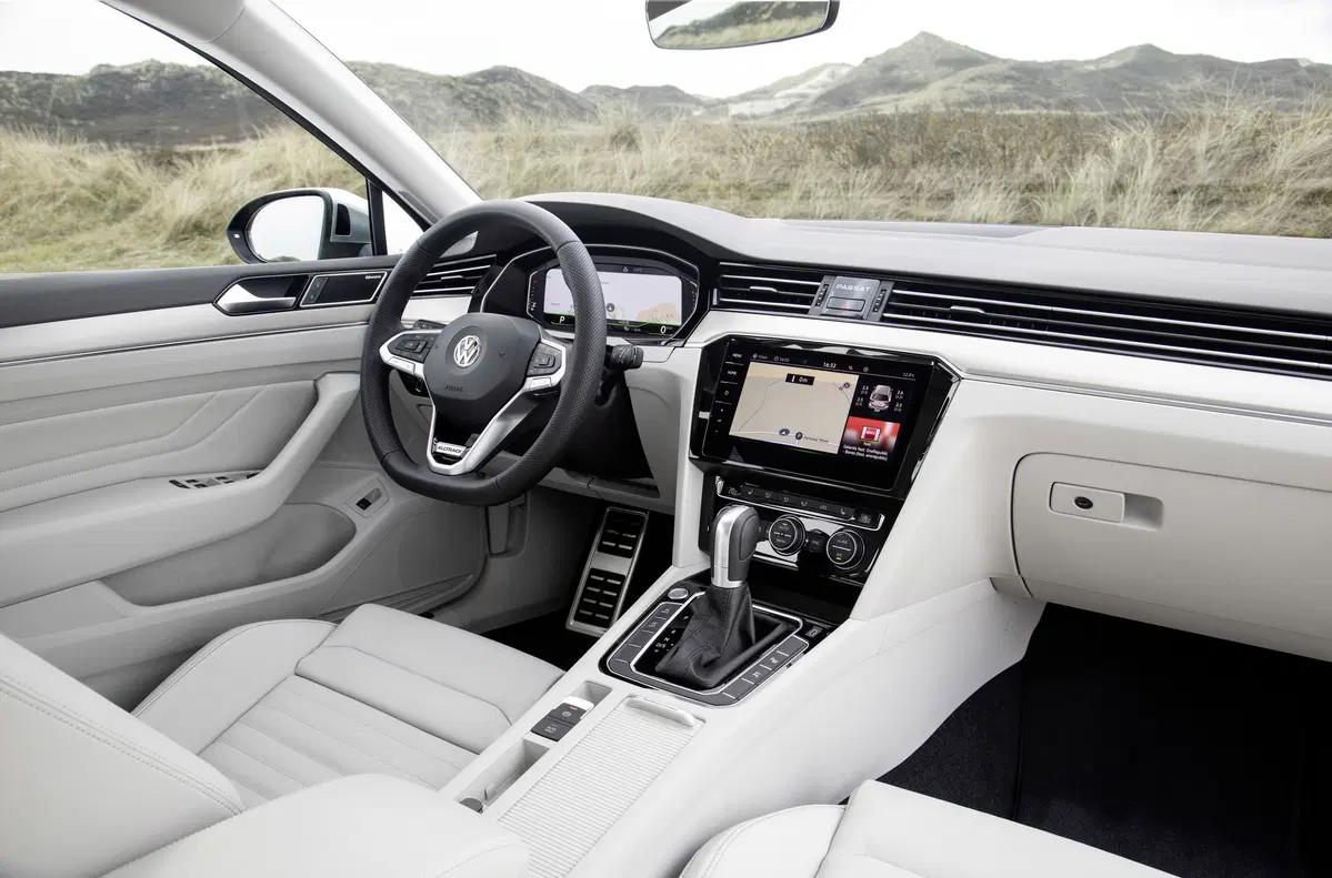 Volkswagen Passat Variant 2019. Diesel, benzina e anche ibrido GTE  (12)