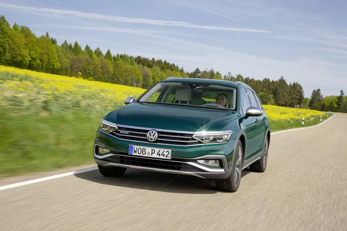 Volkswagen Passat Variant 2019. Diesel, benzina e anche ibrido GTE  (9)