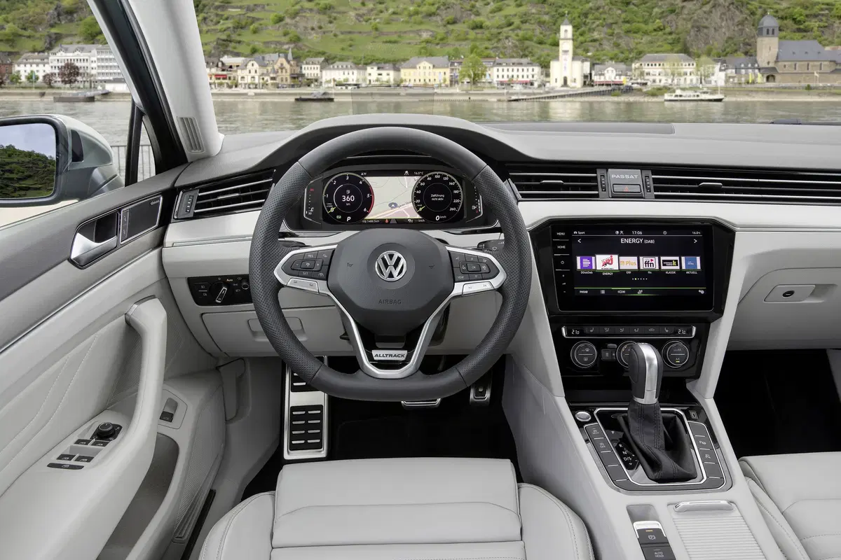 Volkswagen Passat Variant 2019. Diesel, benzina e anche ibrido GTE  (11)