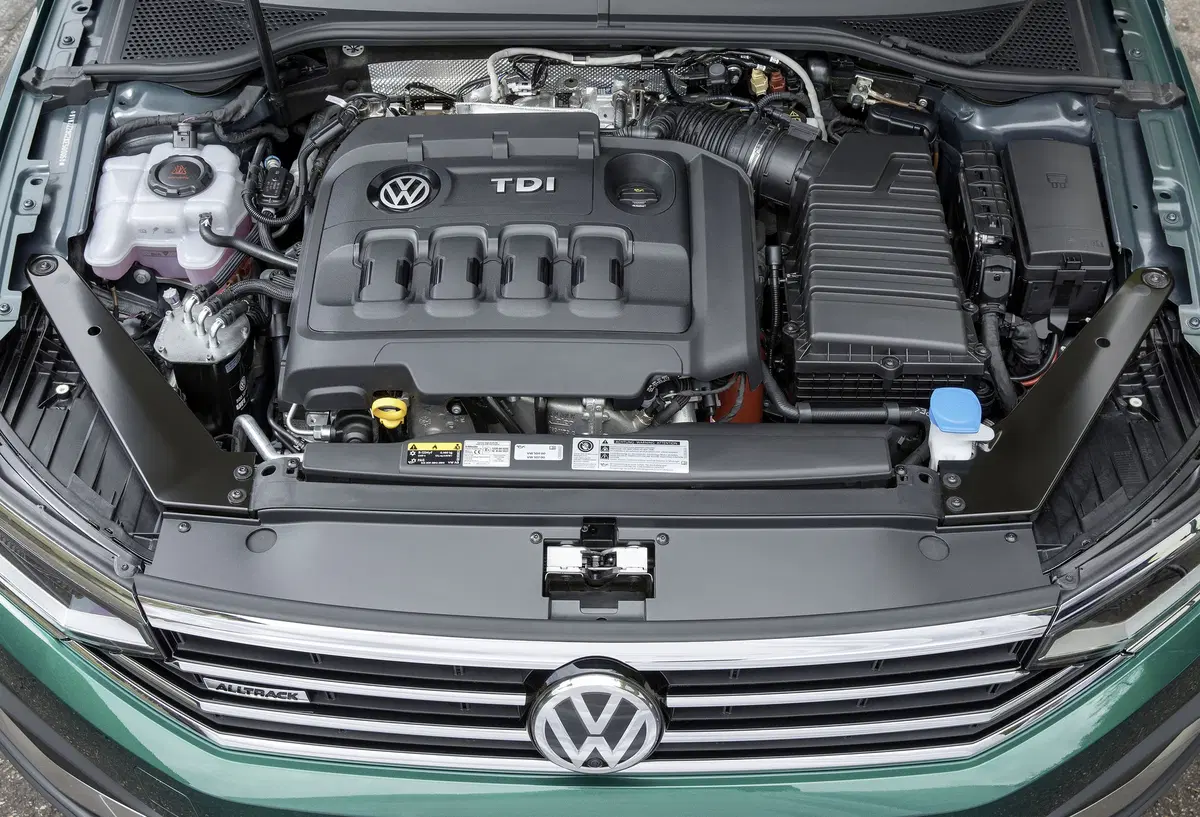 Volkswagen Passat Variant 2019. Diesel, benzina e anche ibrido GTE  (13)
