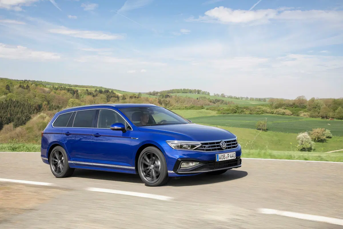 Volkswagen Passat Variant 2019. Diesel, benzina e anche ibrido GTE  (14)