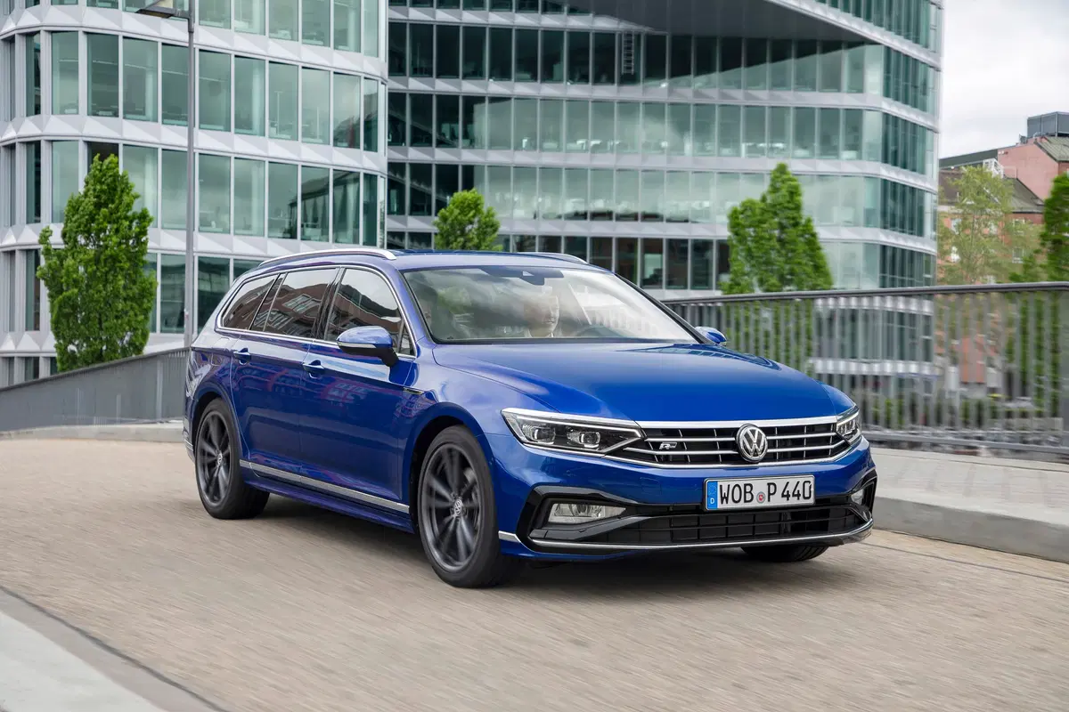 Volkswagen Passat Variant 2019. Diesel, benzina e anche ibrido GTE  (15)