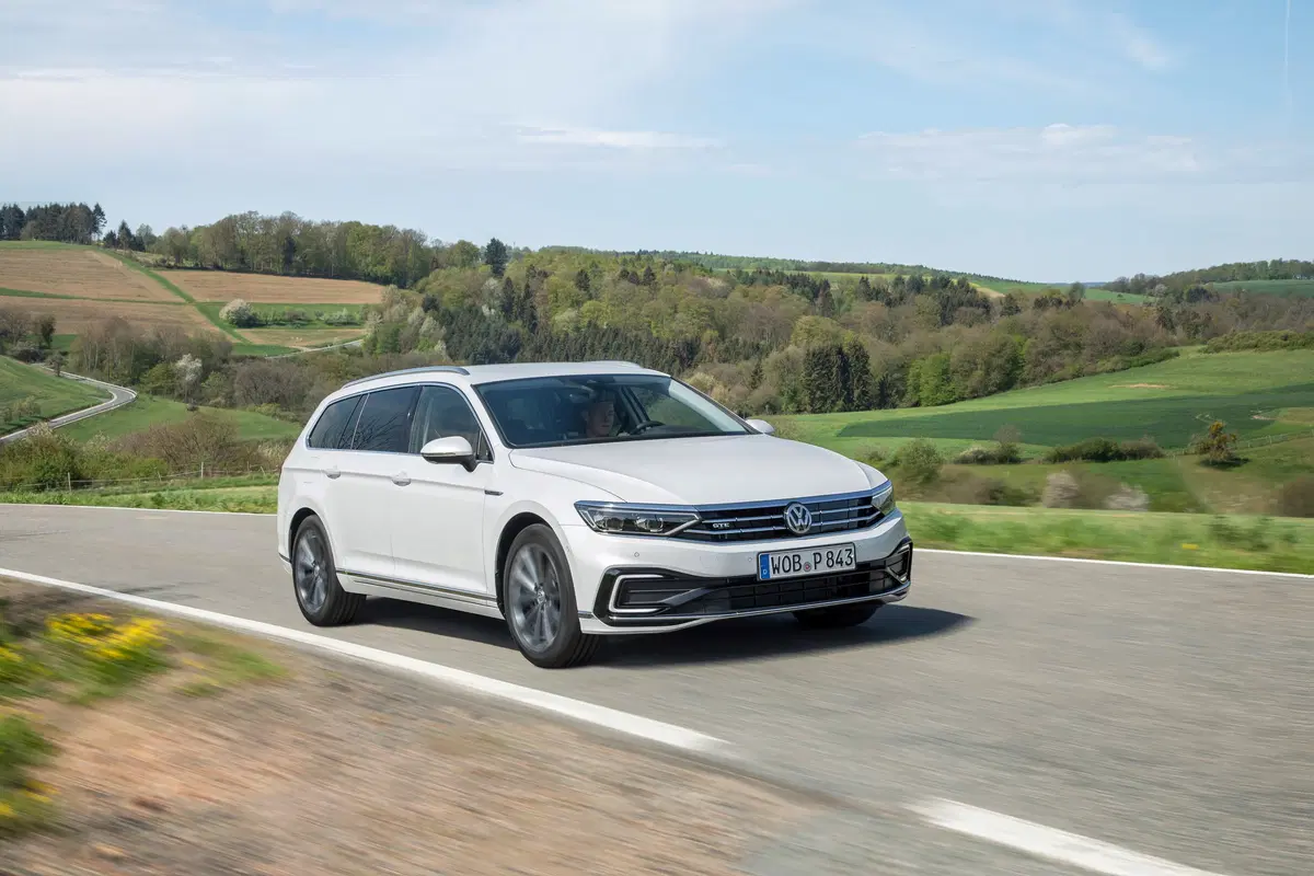 Volkswagen Passat Variant 2019. Diesel, benzina e anche ibrido GTE  (24)