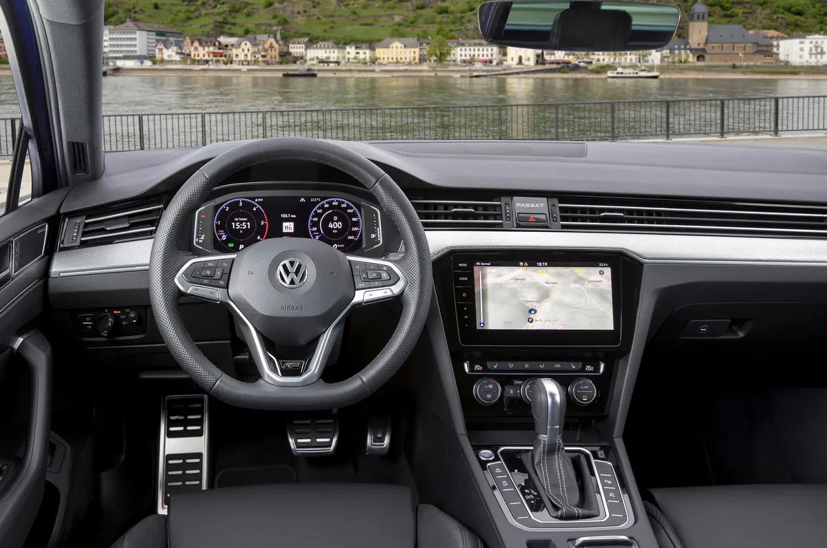 Volkswagen Passat Variant 2019. Diesel, benzina e anche ibrido GTE  (27)