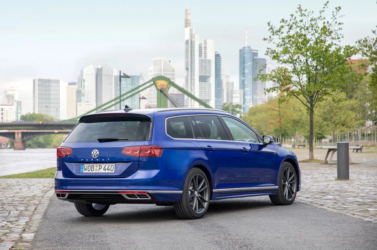 Volkswagen Passat Variant 2019. Diesel, benzina e anche ibrido GTE  (18)