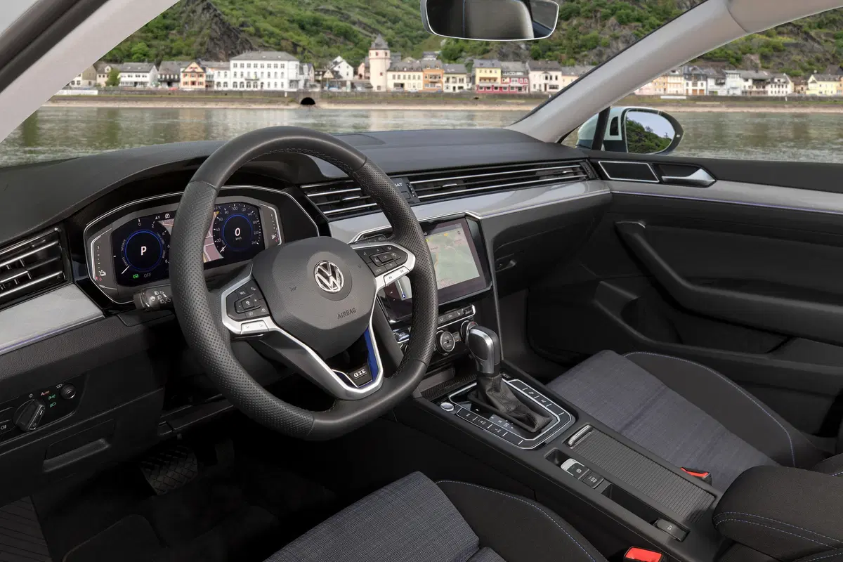 Volkswagen Passat Variant 2019. Diesel, benzina e anche ibrido GTE  (28)