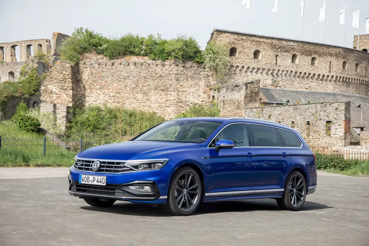 Volkswagen Passat Variant 2019. Diesel, benzina e anche ibrido GTE  (19)