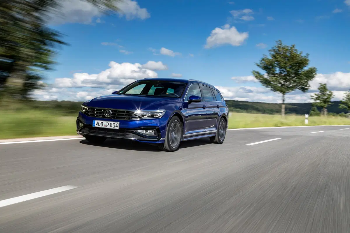 Volkswagen Passat Variant 2019. Diesel, benzina e anche ibrido GTE  (17)