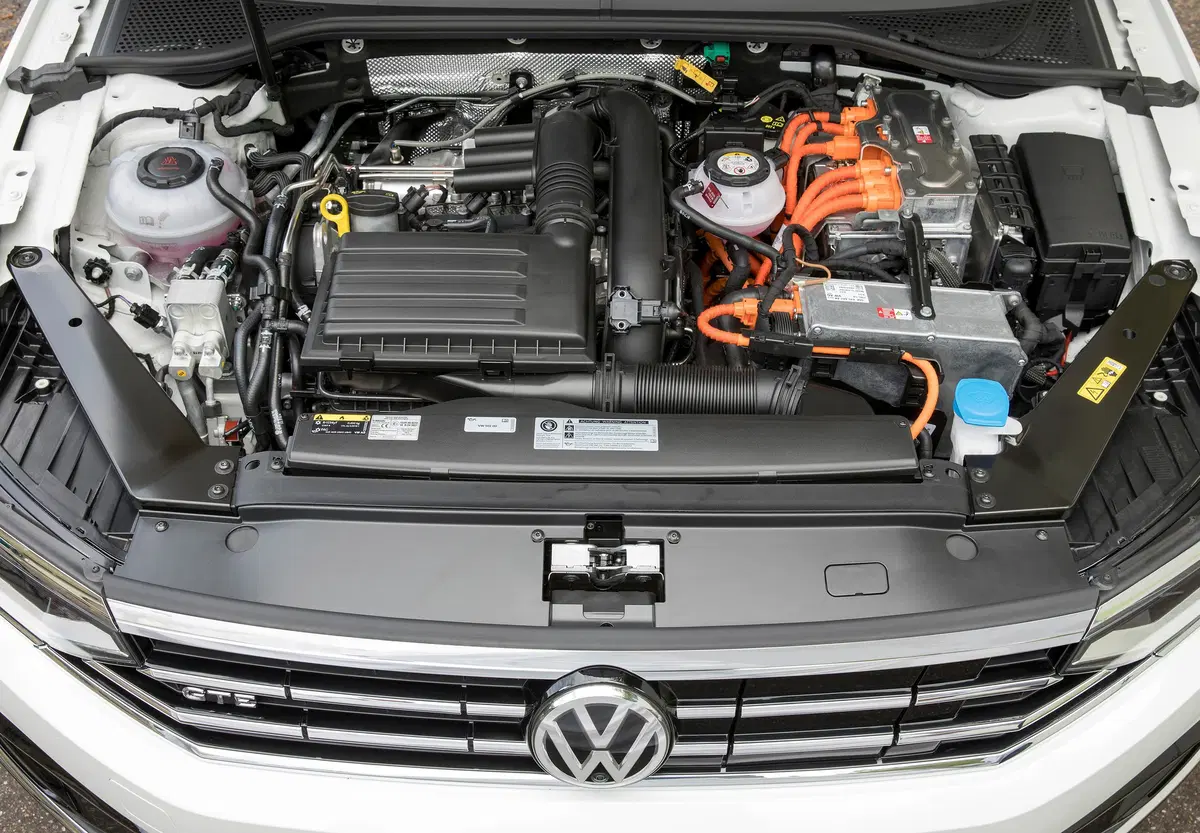 Volkswagen Passat Variant 2019. Diesel, benzina e anche ibrido GTE  (30)