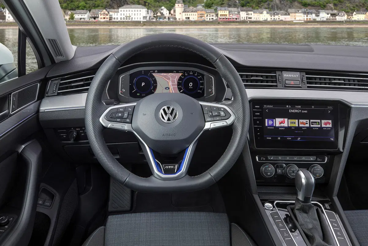 Volkswagen Passat Variant 2019. Diesel, benzina e anche ibrido GTE  (29)