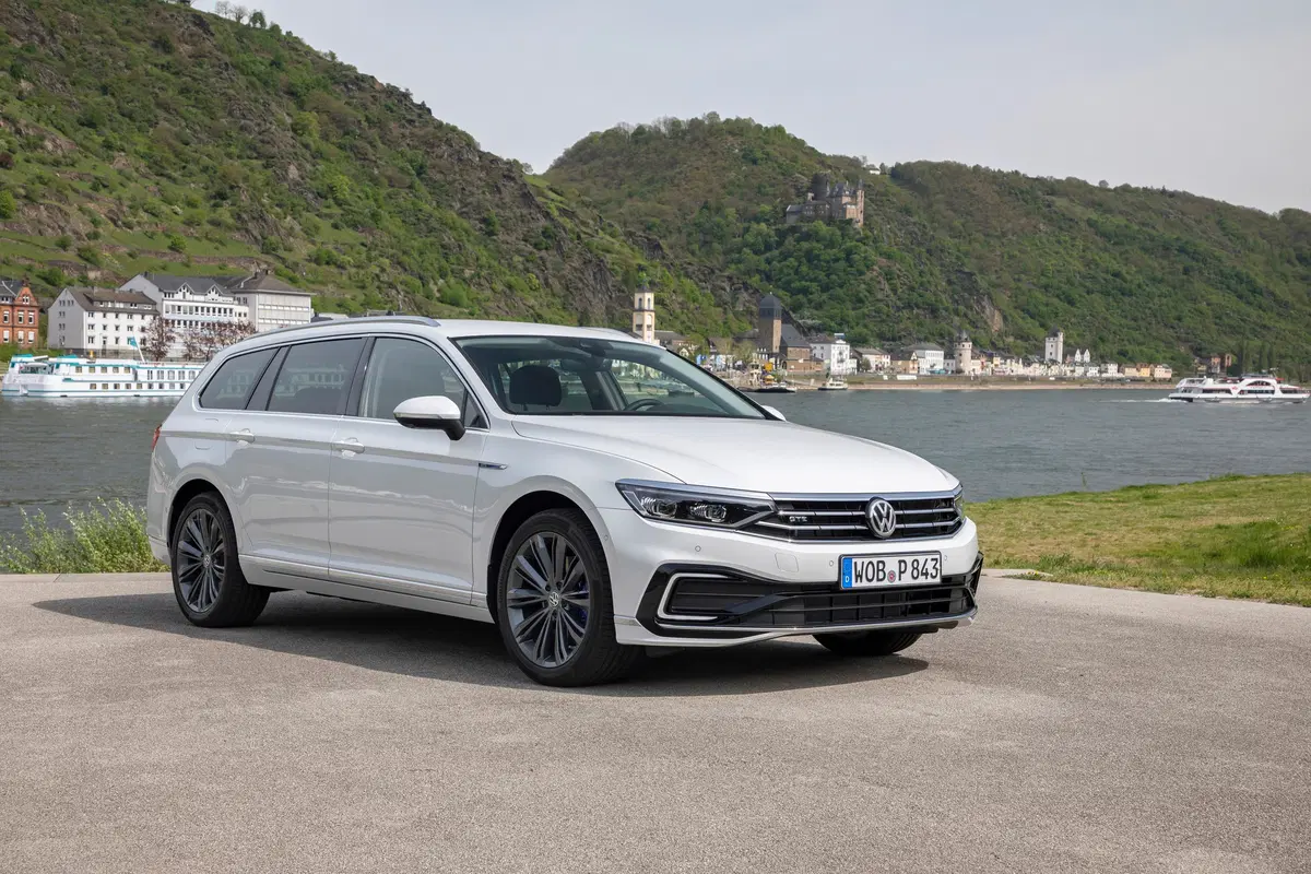 Volkswagen Passat Variant 2019. Diesel, benzina e anche ibrido GTE  (26)