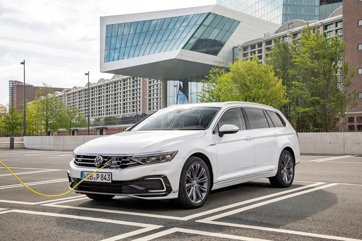 Volkswagen Passat Variant 2019. Diesel, benzina e anche ibrido GTE  (25)