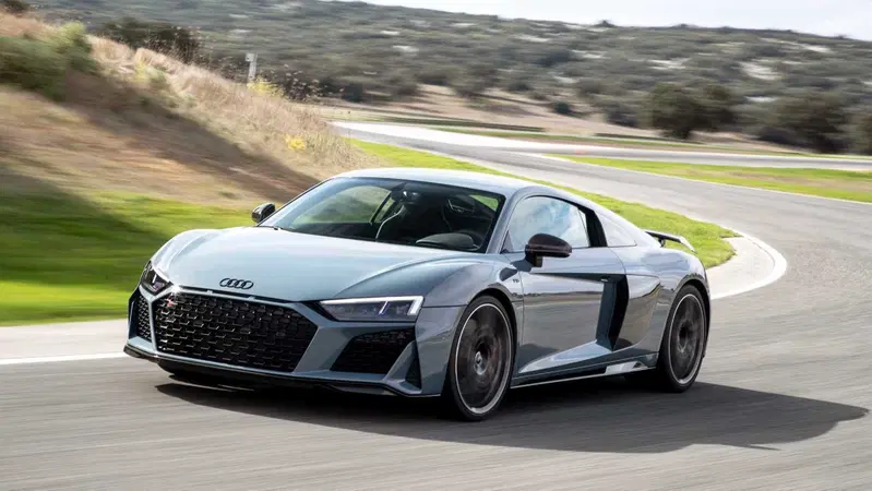 Audi R8, all'orizzonte ibrido e trazione posteriore