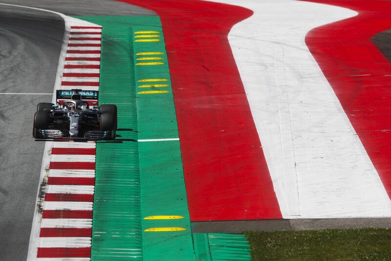 Lewis Hamilton scatter&agrave; dalla quarta posizione in Austria