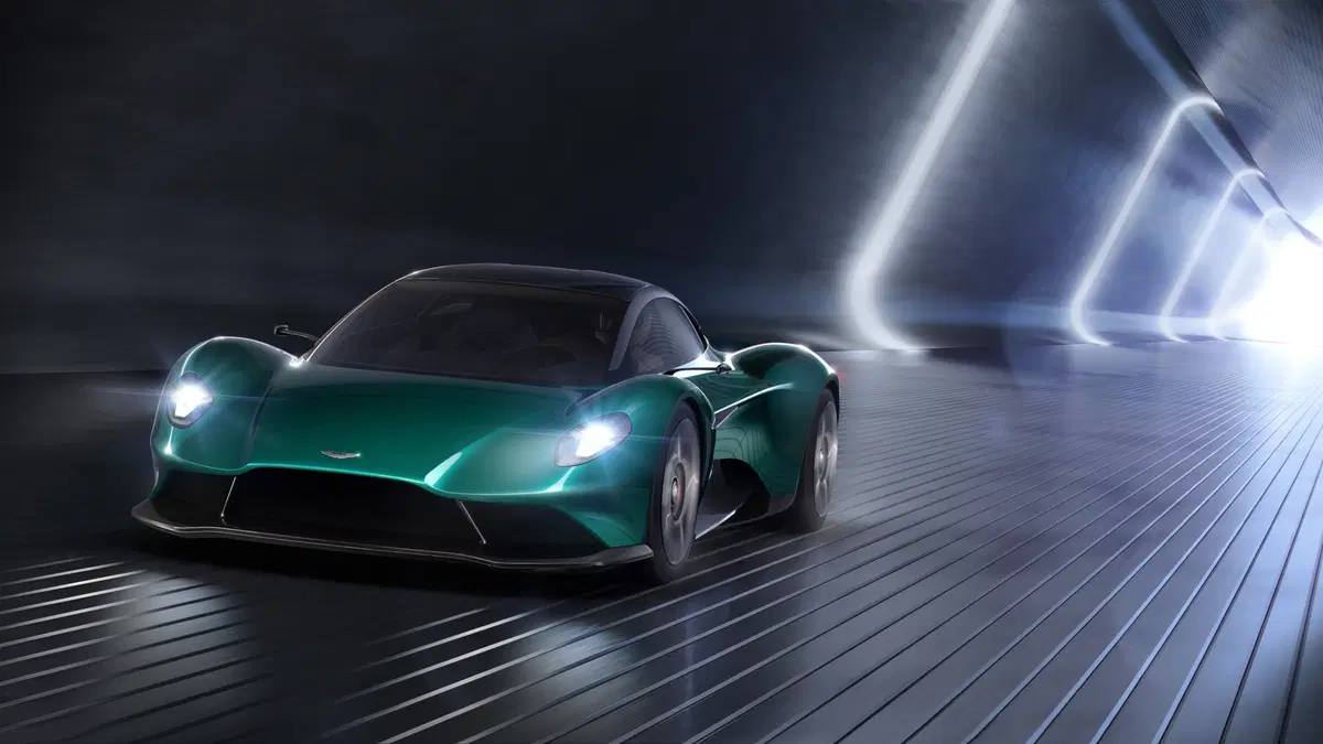 Aston Martin Vanquish: avrà il cambio manuale! (6)