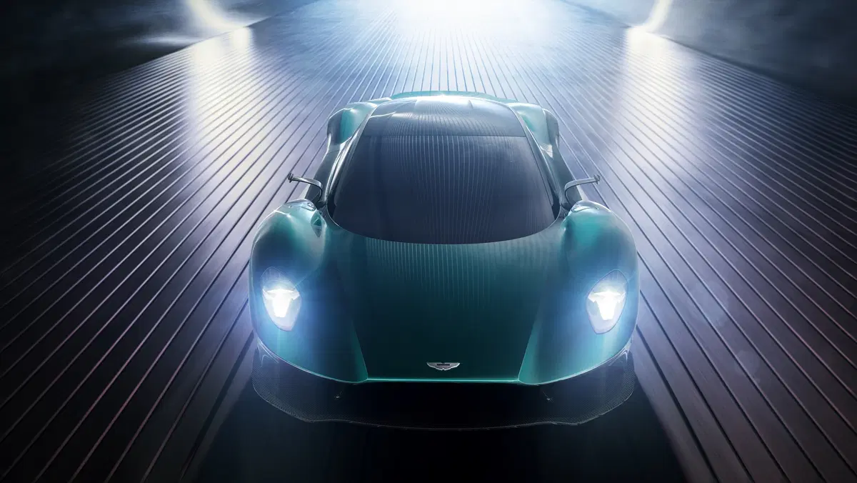 Aston Martin Vanquish: avrà il cambio manuale! (7)