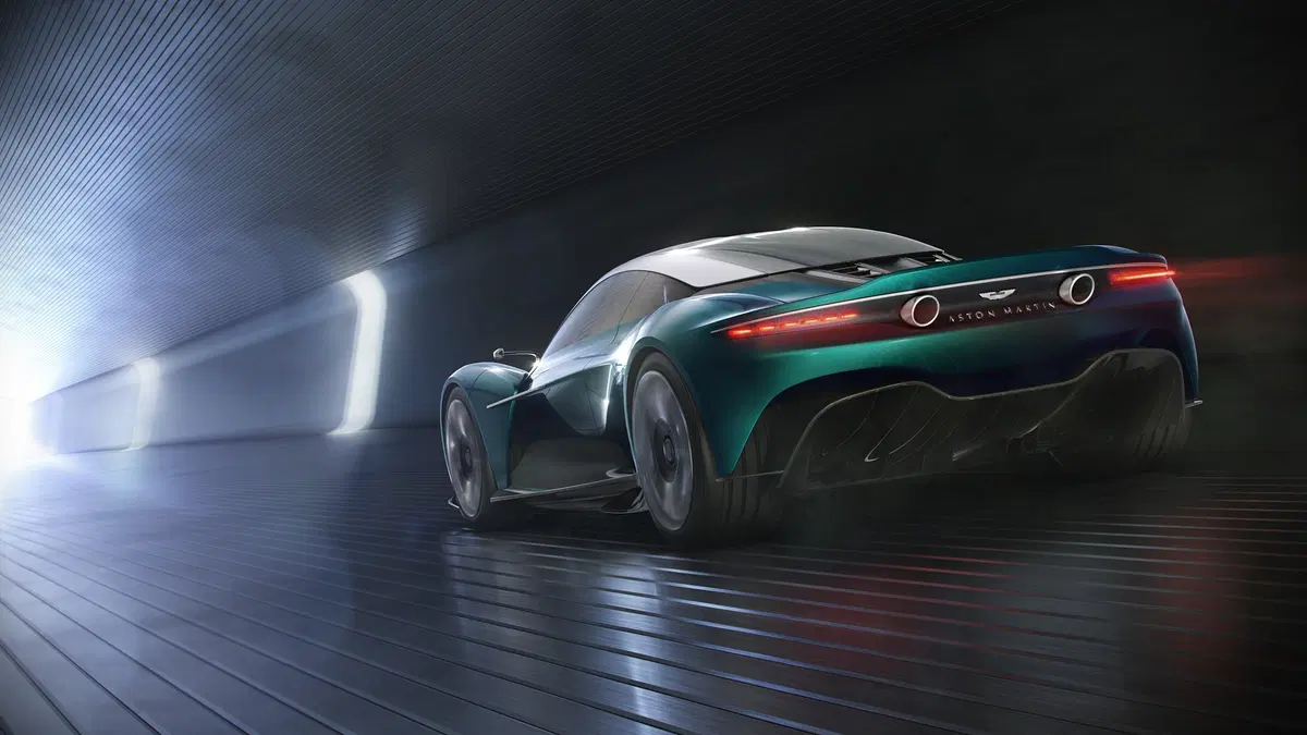 Aston Martin Vanquish: avrà il cambio manuale! (8)