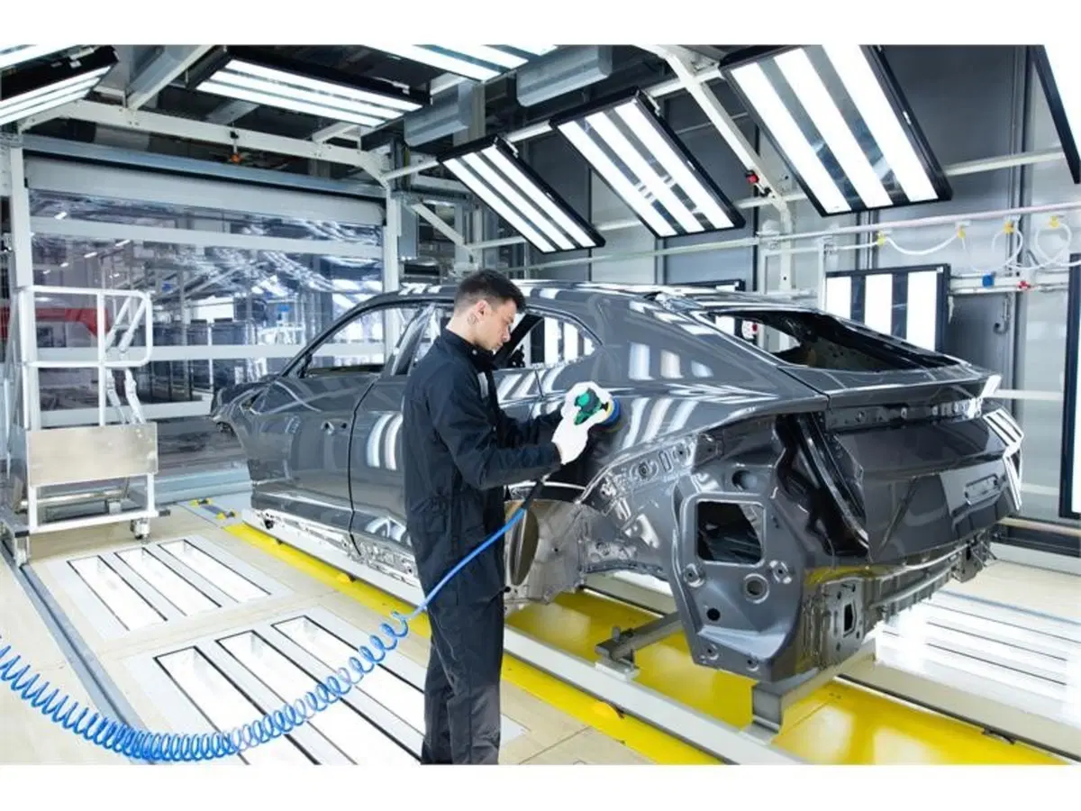 Lamborghini segue i trend di mobilità e lusso mantenendo i propri valori italiani sempre alti (7)