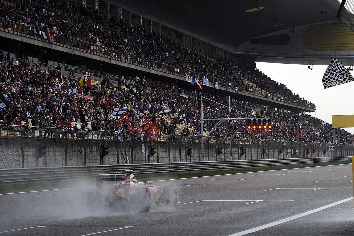 F1, Gp Cina 2016: pole per Rosberg. Raikkonen terzo (33)