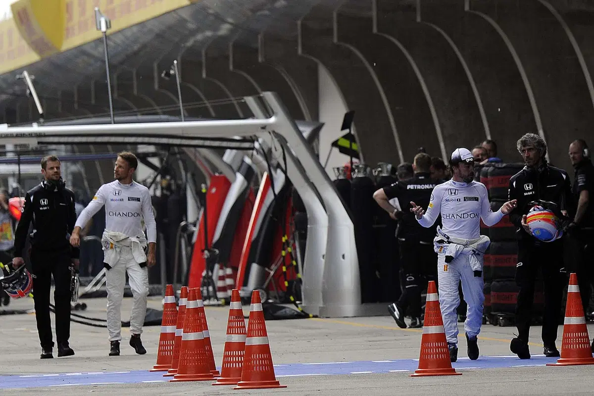 F1, Gp Cina 2016: pole per Rosberg. Raikkonen terzo (37)