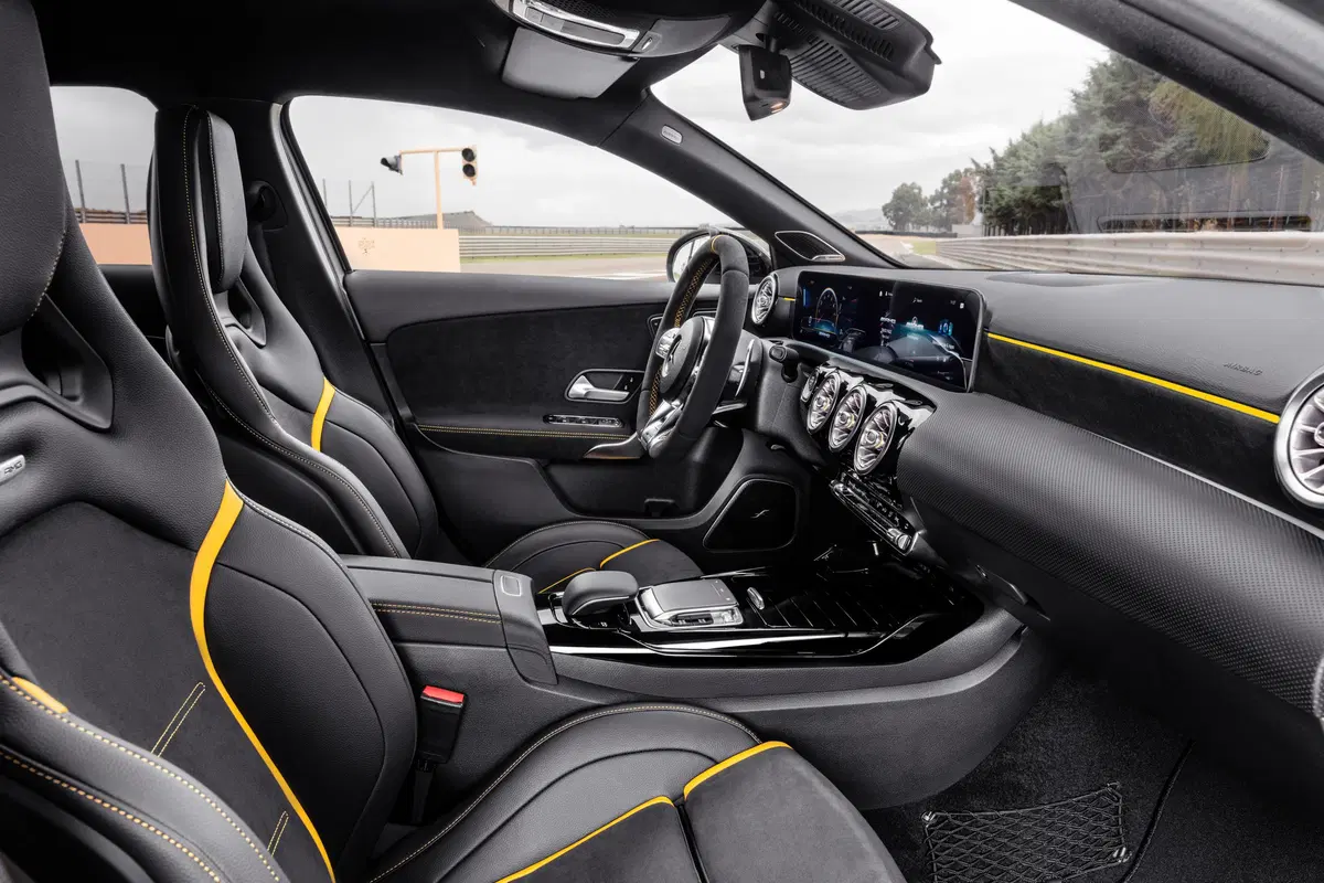 Mercedes-AMG A 45 e CLA 45, svelate le compatte (7)