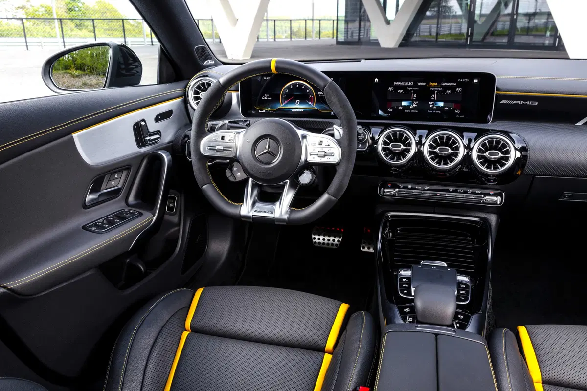 Mercedes-AMG A 45 e CLA 45, svelate le compatte (13)