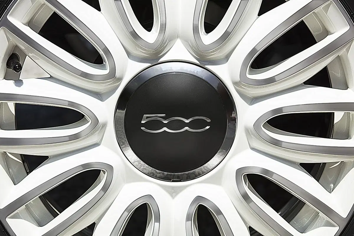 Fiat 500 Dolcevita, la serie speciale per il 62° compleanno (14)