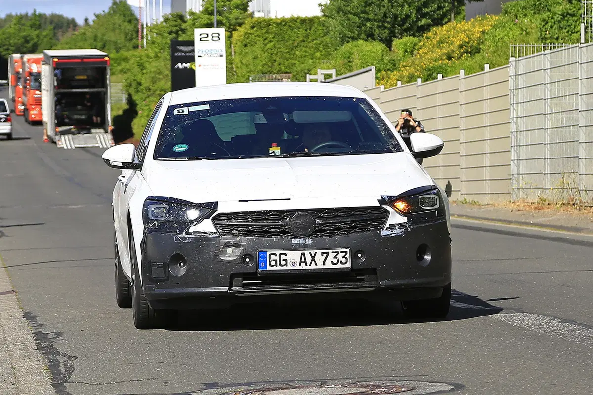 Opel Insignia restyling, le foto spia  (2)