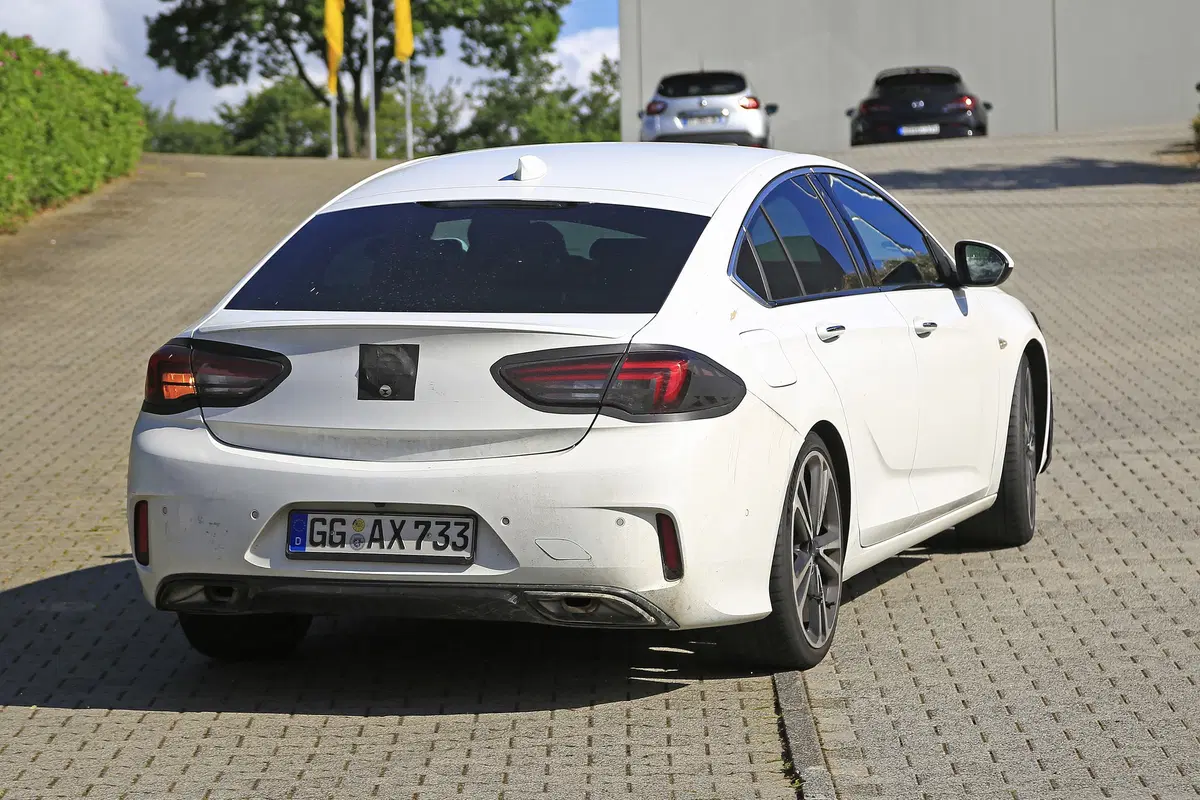 Opel Insignia restyling, le foto spia  (5)