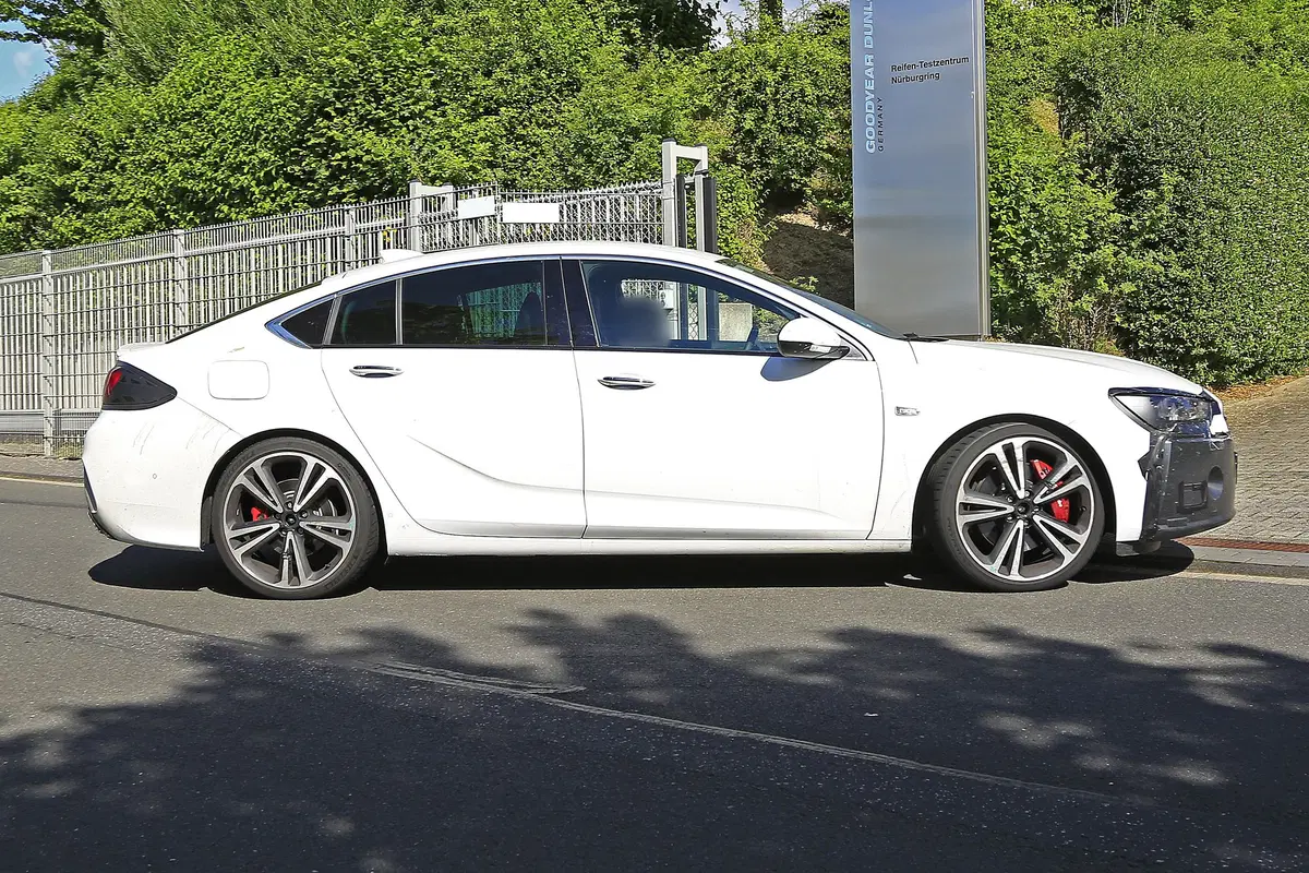 Opel Insignia restyling, le foto spia  (7)