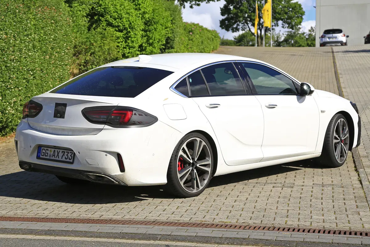 Opel Insignia restyling, le foto spia  (8)