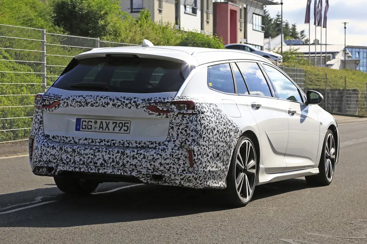 Opel Insignia restyling, le foto spia  (9)