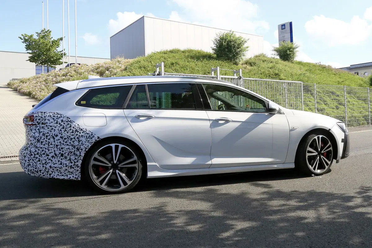 Opel Insignia restyling, le foto spia  (10)