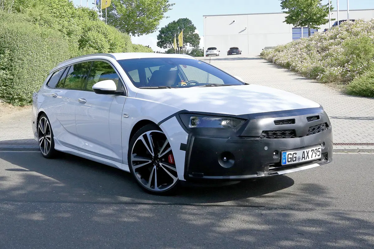Opel Insignia restyling, le foto spia  (11)