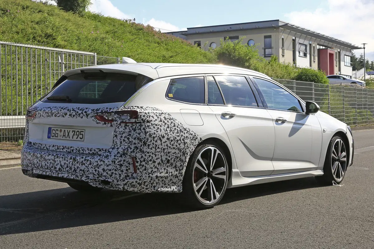 Opel Insignia restyling, le foto spia  (12)