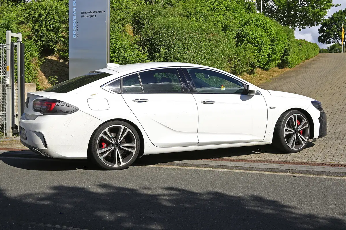 Opel Insignia restyling, le foto spia  (13)