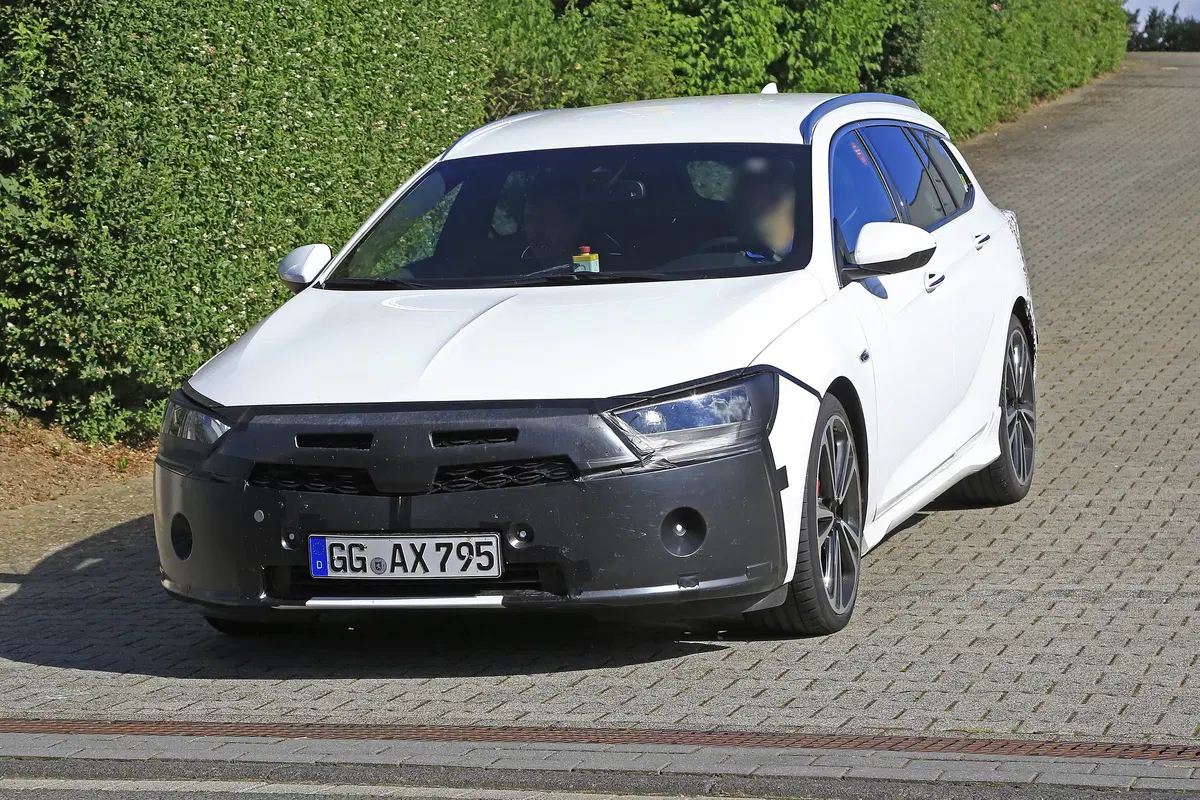 Opel Insignia restyling, le foto spia  (14)