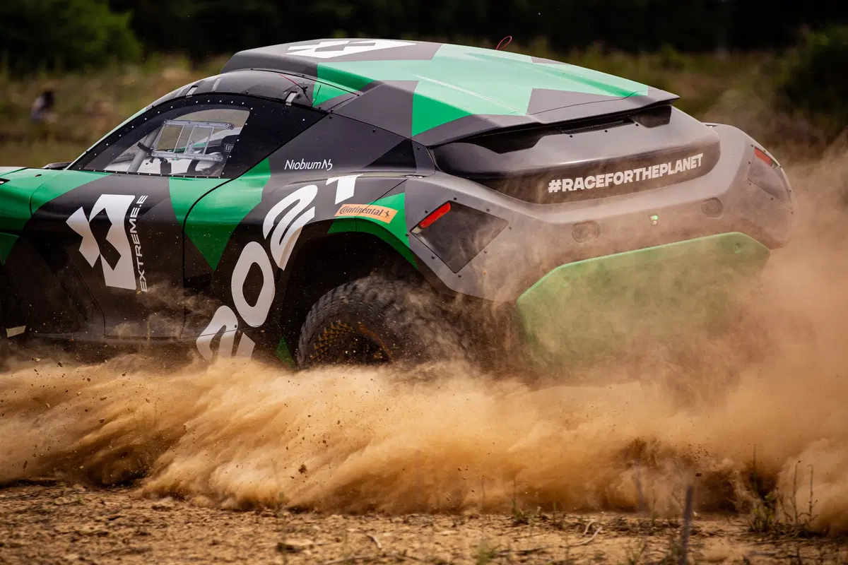 Extreme E, presentato il prototipo del SUV elettrico off-road (2)