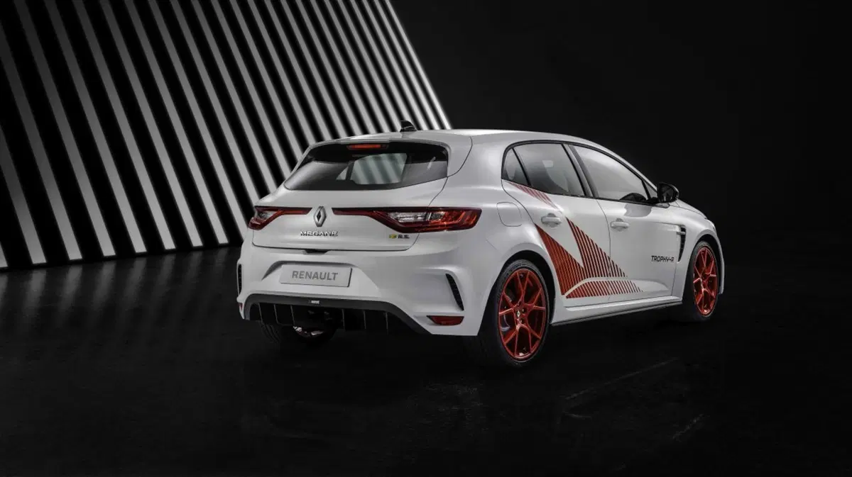 Renault Megane RS Trophy-R, 500 esemplari cattivissimi (2)