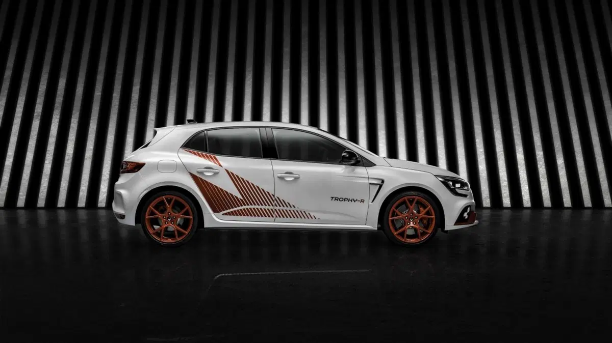 Renault Megane RS Trophy-R, 500 esemplari cattivissimi (8)