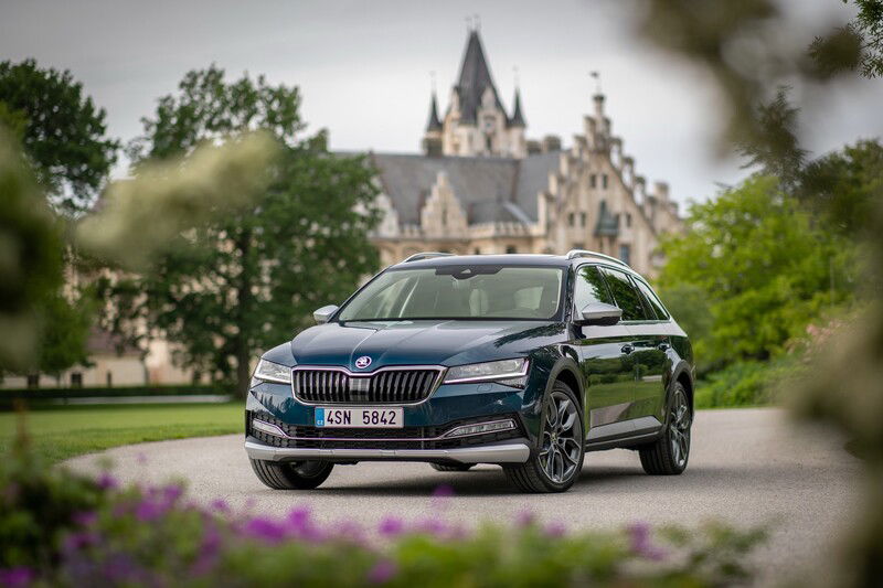 La nuova Skoda Superb Scout restyling 2019