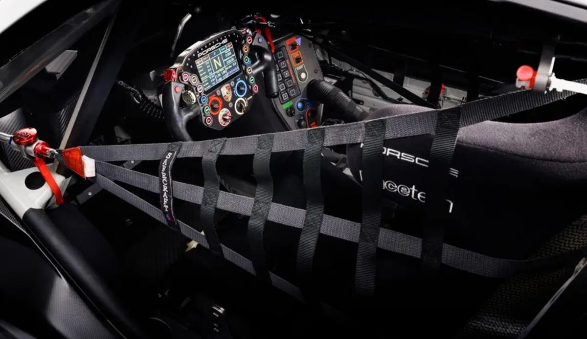 Nuova Porsche 911 RSR, Da Goodwood al WEC GT con il 4.2 aspirato [video] (3)