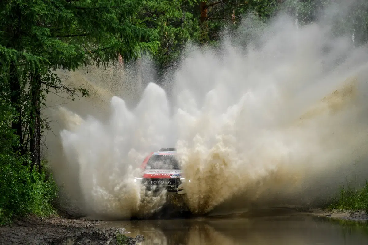 Silk Way Rally 2019-1. Al Attiyah (Toyota) e i Fratelli Benavides (2)