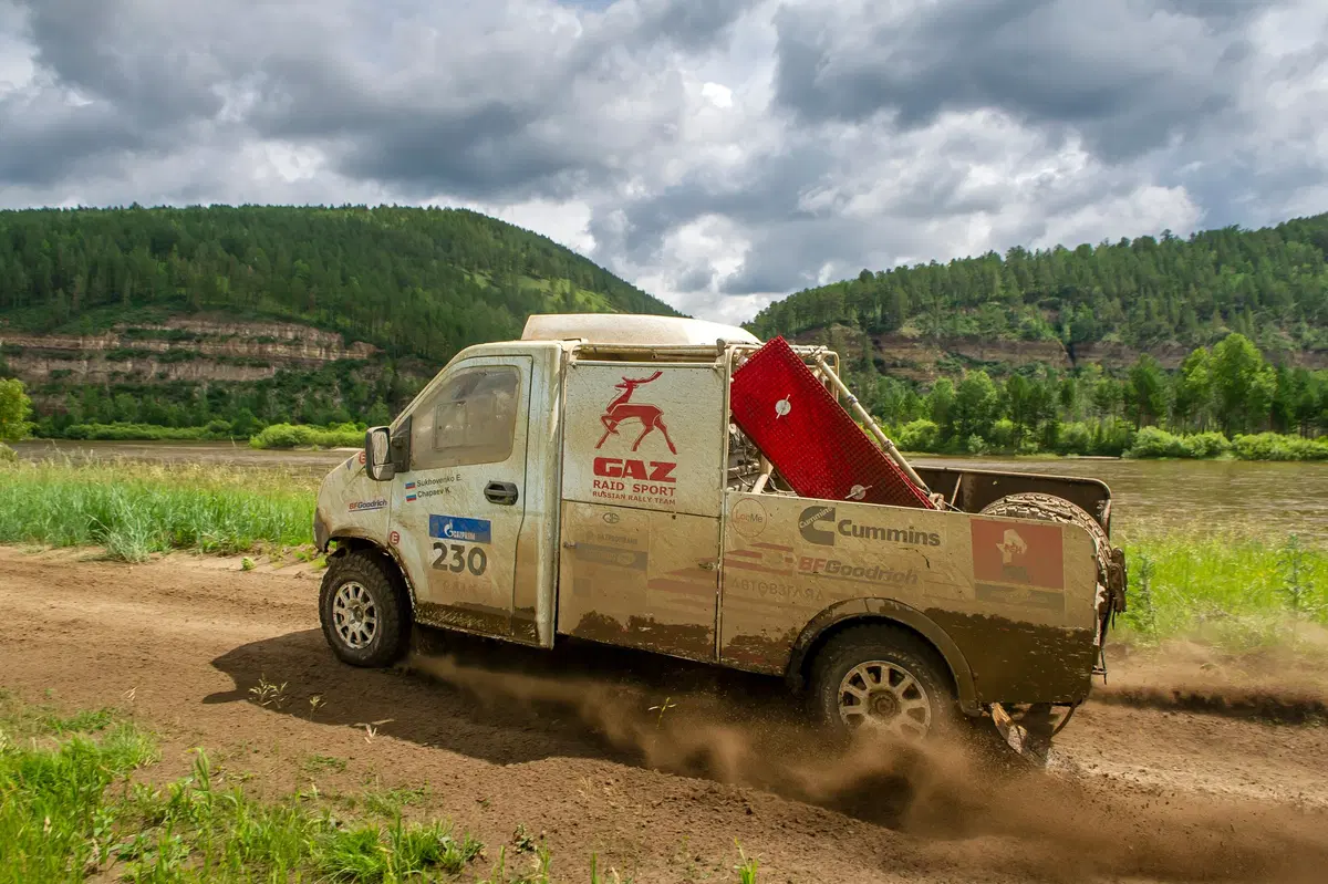 Silk Way Rally 2019-1. Al Attiyah (Toyota) e i Fratelli Benavides (5)