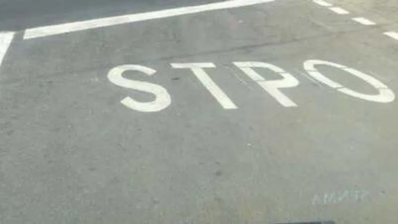 "Stpo" al posto di stop: la segnaletica diventa virale