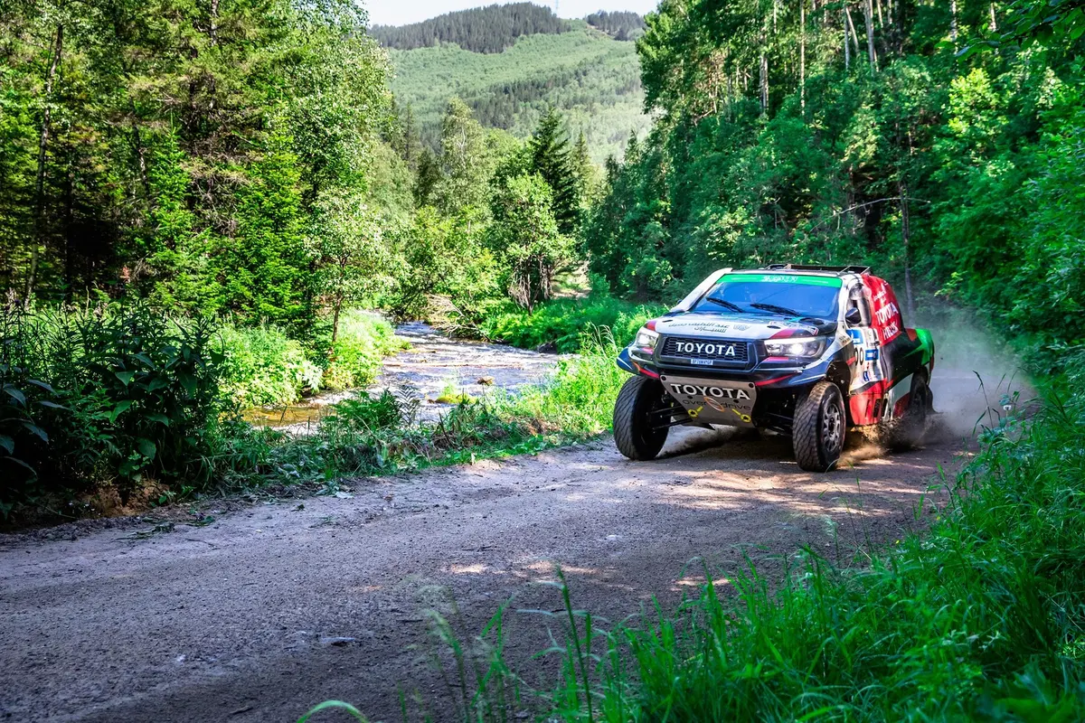 Silk Way Rally 2019-2. Al-Attiyah (Toyota) e Sunderland (KTM) (8)