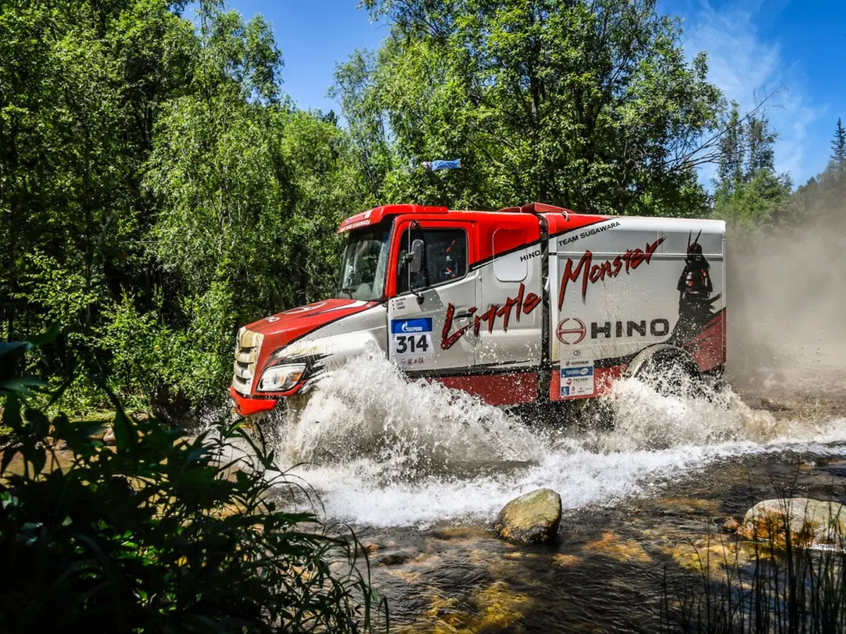 Silk Way Rally 2019-2. Al-Attiyah (Toyota) e Sunderland (KTM) (5)