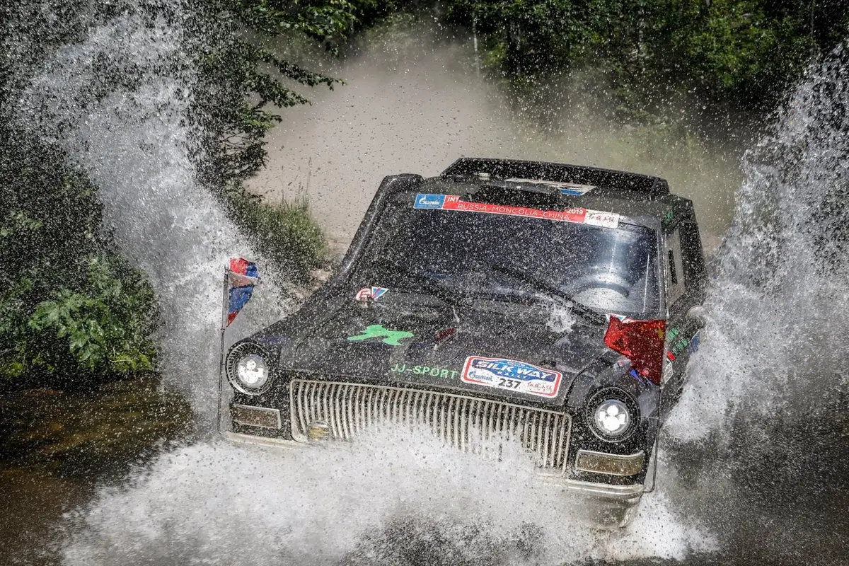 Silk Way Rally 2019-2. Al-Attiyah (Toyota) e Sunderland (KTM) (6)