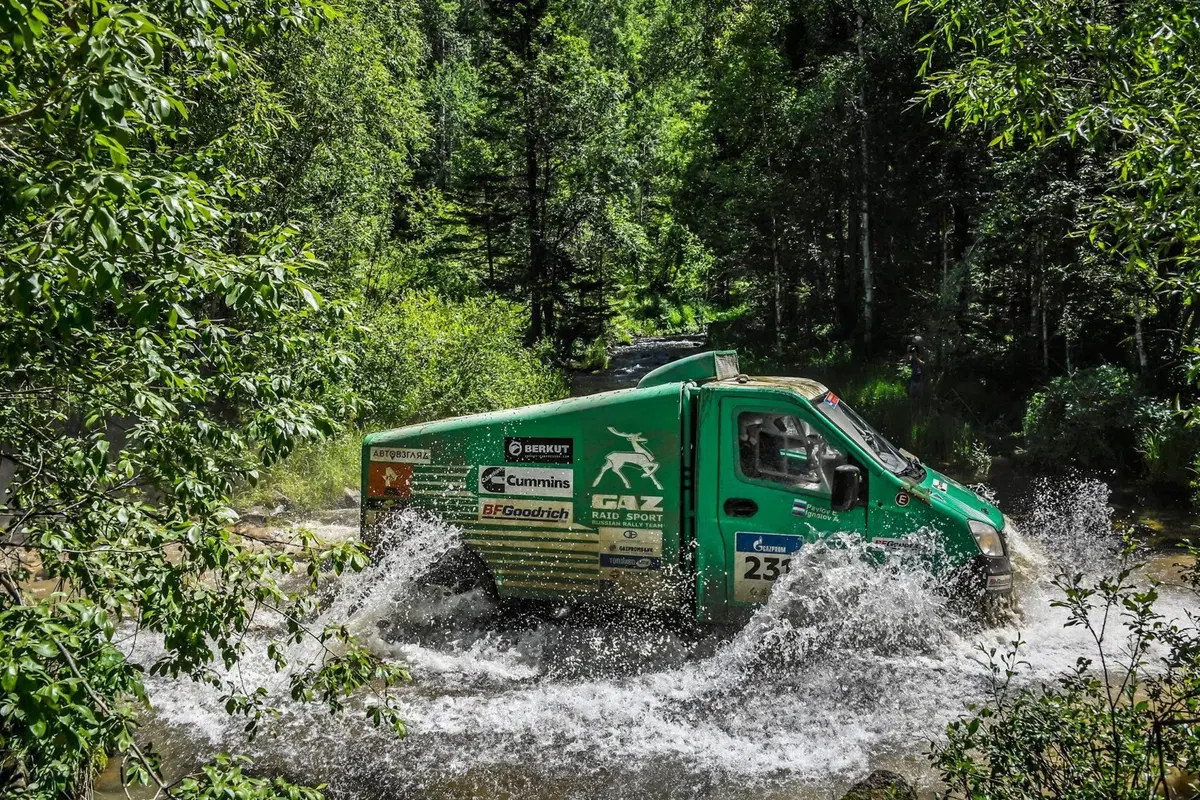 Silk Way Rally 2019-2. Al-Attiyah (Toyota) e Sunderland (KTM) (12)